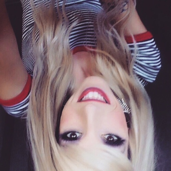 Meet your Posher, Daniela - Picture 1 of 1